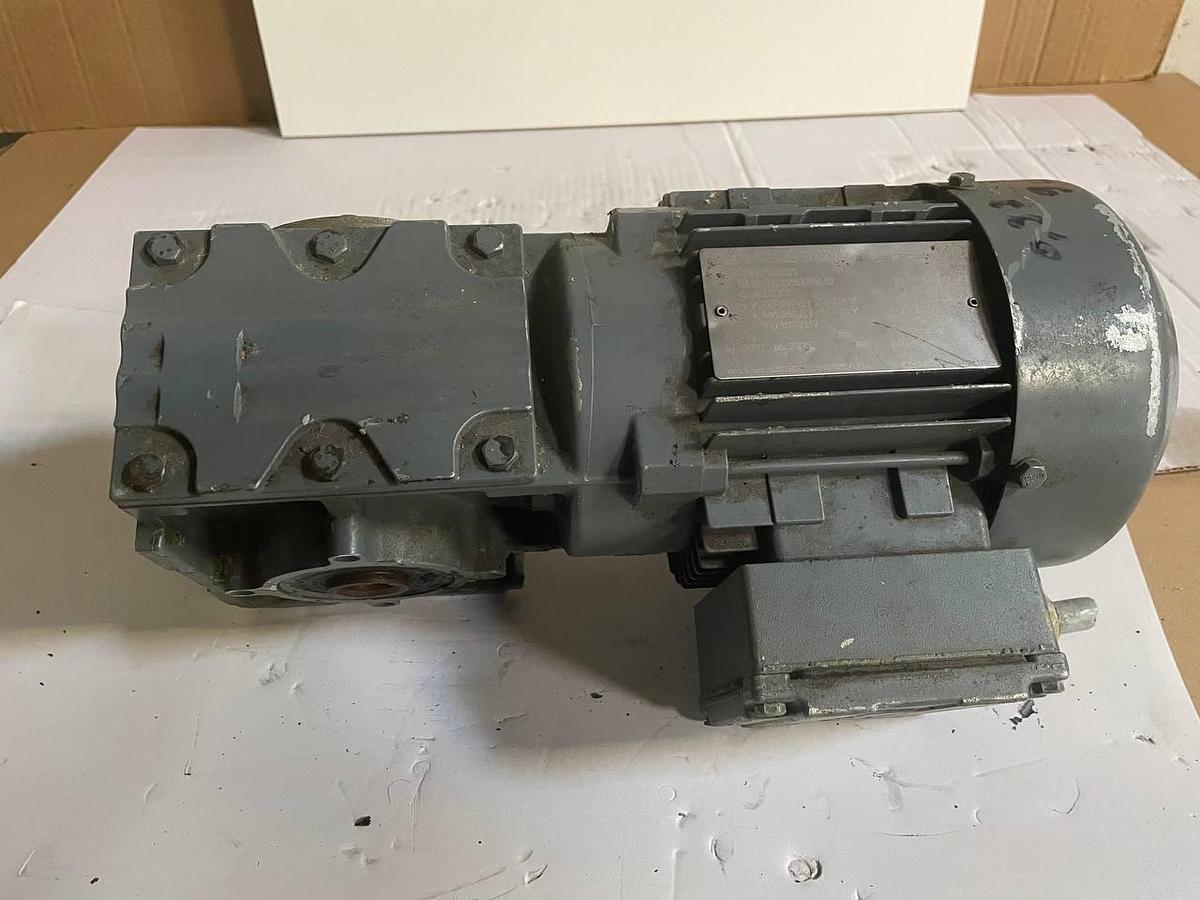 Used SEW-EURODRIVE  3∼ IEC34  WA30/TDT71D4