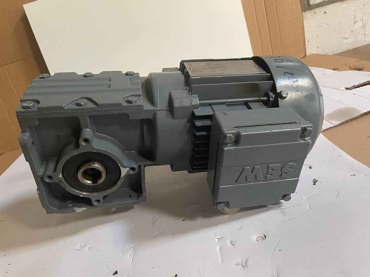 Used SEW-EURODRIVE  3∼ IEC60034 Inverter duty VPWM
