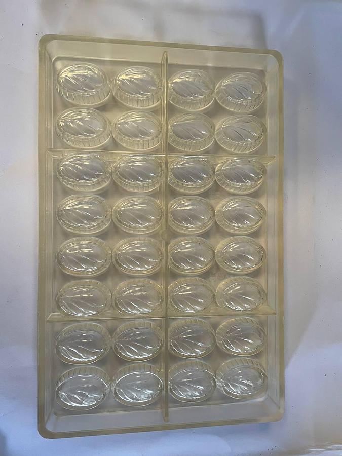 Used BakeProject B.V. Molds for the production of chocolates.