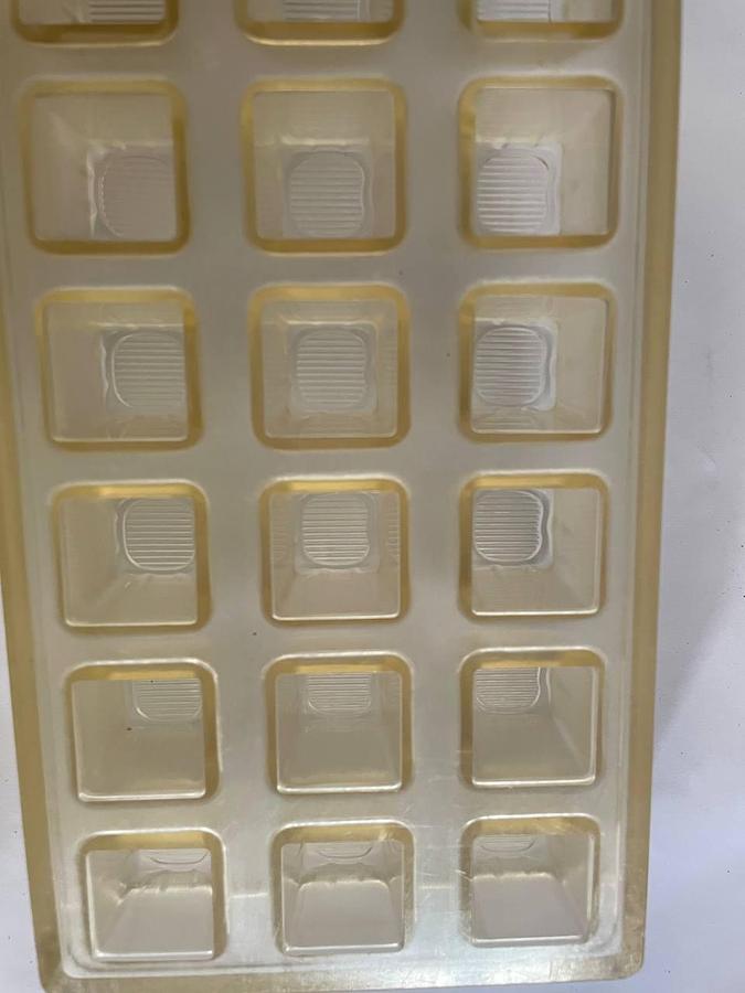 Used BakeProject B.V. Molds for the production of chocolates.