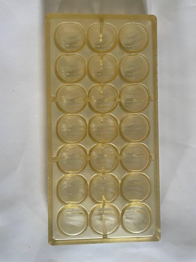 Used BakeProject B.V. Molds for the production of chocolates.