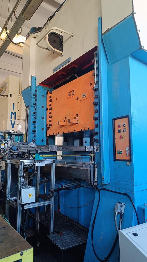 Usato Pressa meccanica Rovetta 630 ton piani 1.830 x 1.220