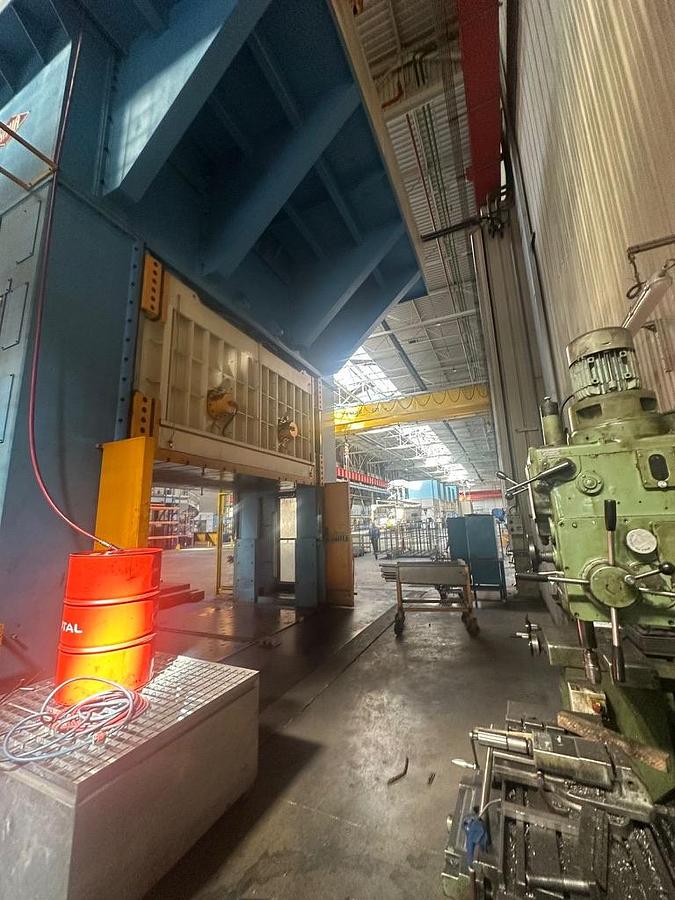 Usato Pressa idraulica doppio montante NAVA 1600 ton.