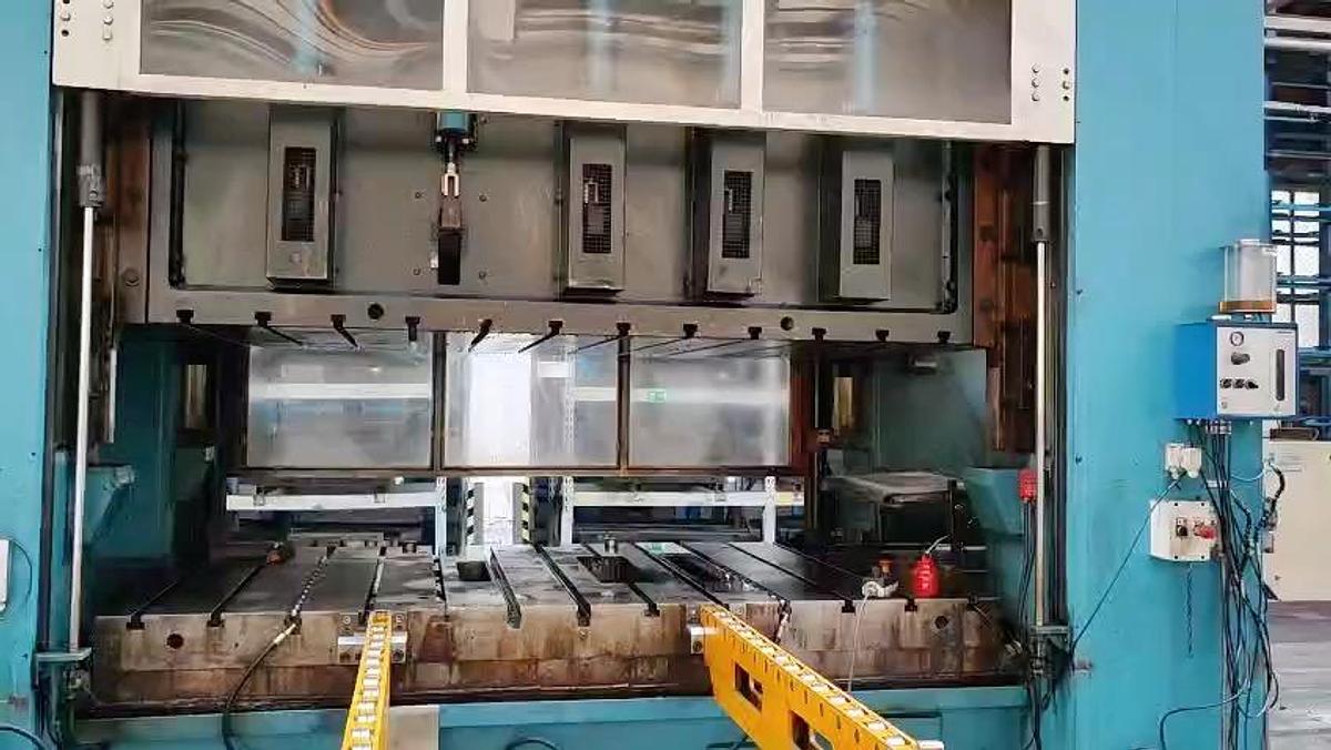 Usato Pressa meccanica doppio montante MANZONI 630 ton.