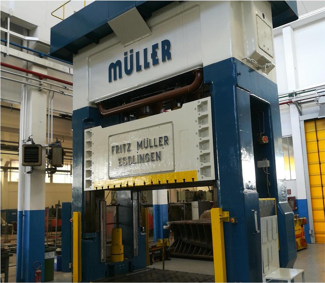 Usato Pressa idraulica doppio montante Muller 800 ton.