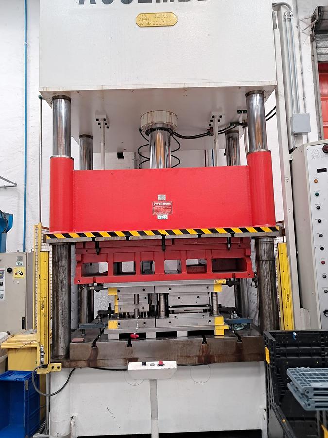 Usato Pressa idraulica CAVANI & GOLDONI 250 ton
