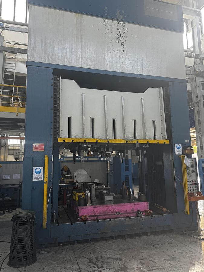 Usato Pressa doppio montante Gigant 800 ton.