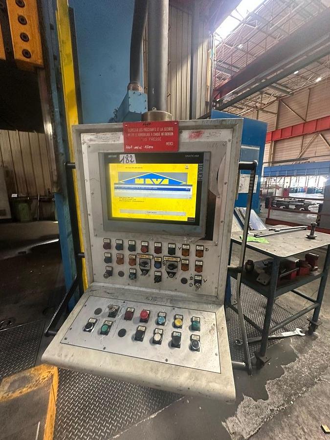 Usato Pressa idraulica doppio montante NAVA 1600 ton.