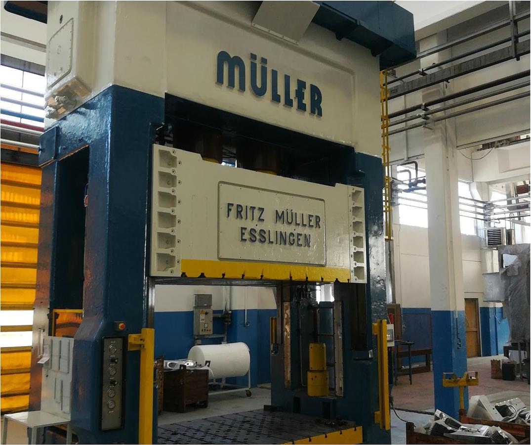 Usato Pressa idraulica doppio montante MULLER 630 ton. 