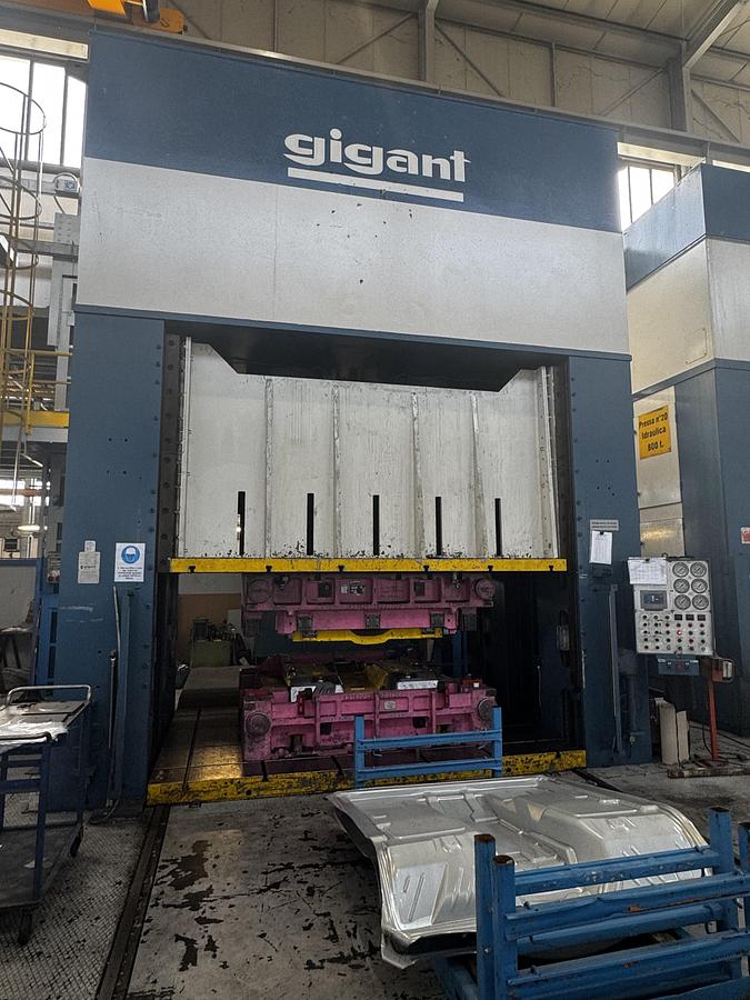 Usato Pressa idraulica doppio montante GIGANT 1200 ton.