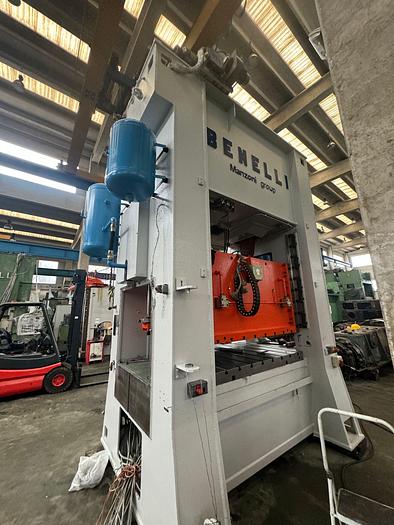 Usato Pressa meccanica doppio montante BENELLI 250 ton.