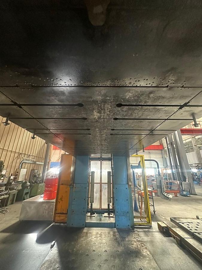 Usato Pressa idraulica doppio montante NAVA 1600 ton.