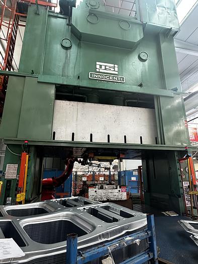 Usato Pressa meccanica USI INNOCENTI CLEARING  900 ton. piani 4.572 x 2.130 