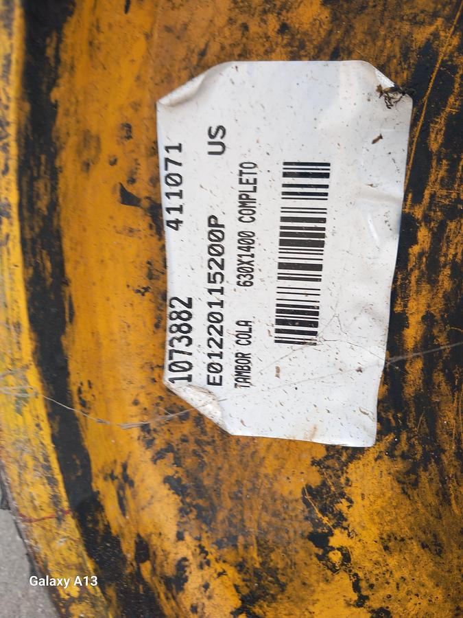 Used Tambor de acionamento com banda de rodagem ranhurada 630 x 1400