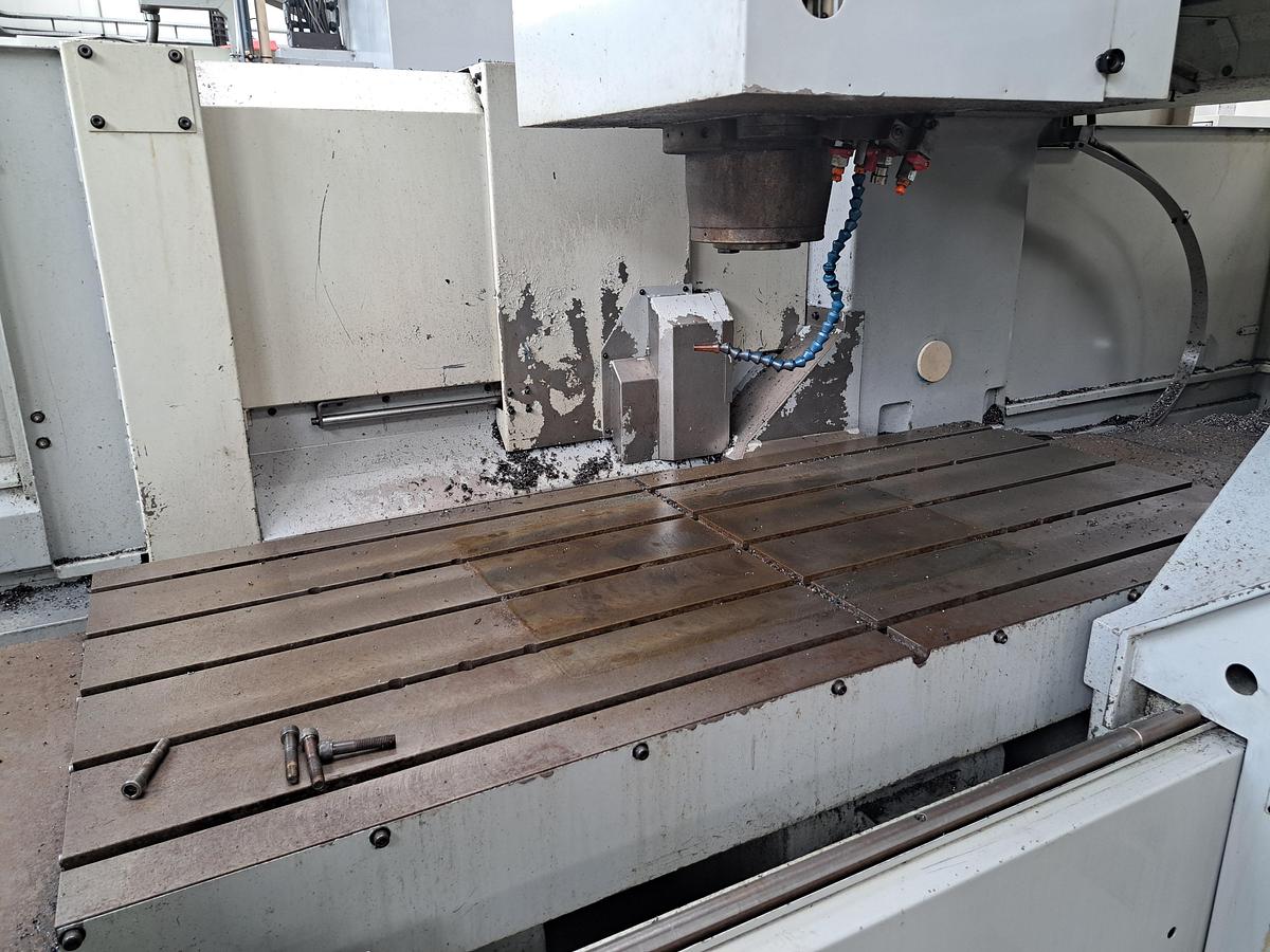 Used Centro de maquinação MAZAK VOC30/50B