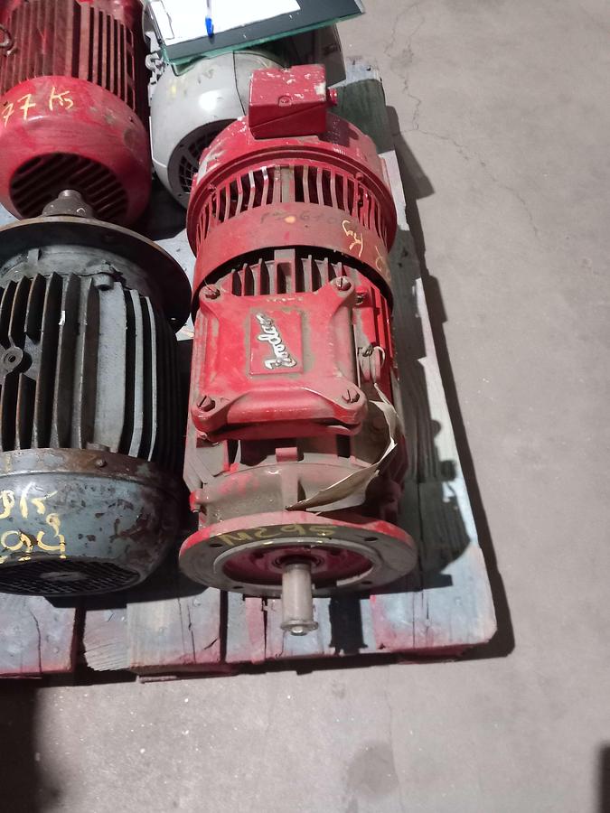 Used Motor elétrico industrial INDAR 5,5 CV