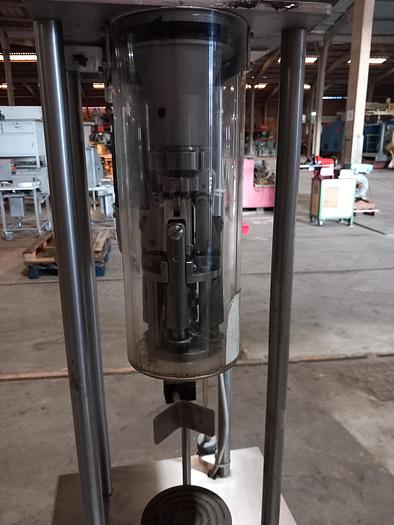 Used Capsulador de Rosca semi-automático OFFICINE PESCE PG2000/V