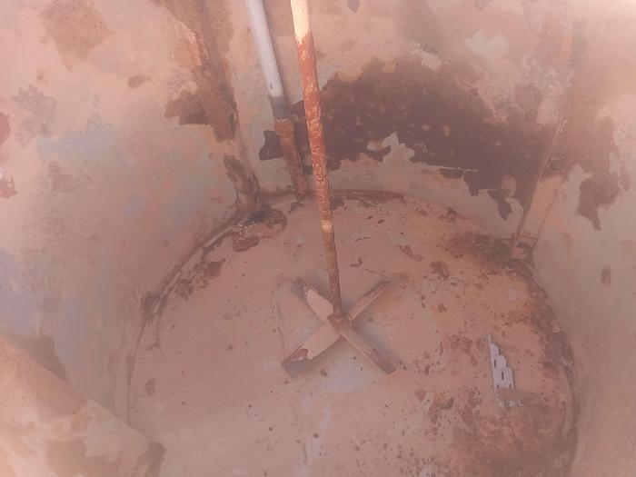 Used Depósito de plástico com misturador