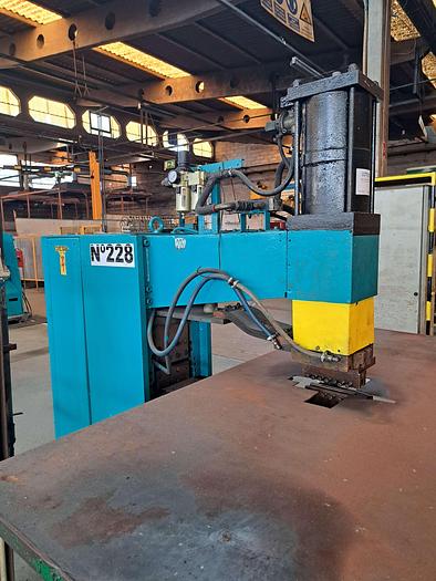 Used Máquina de soldar por pontos PFP 