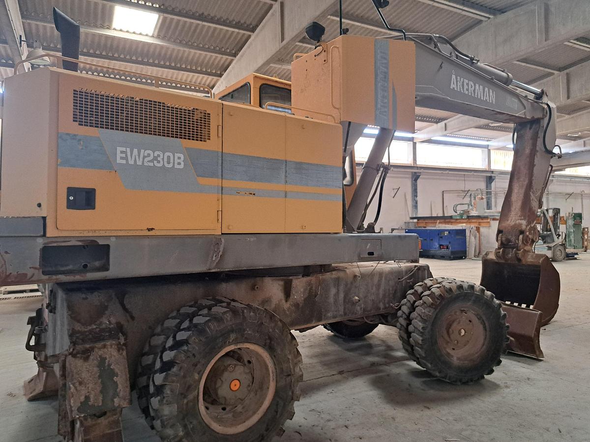 Used Escavadora de rodas VOLVO AKERMAN EW230B