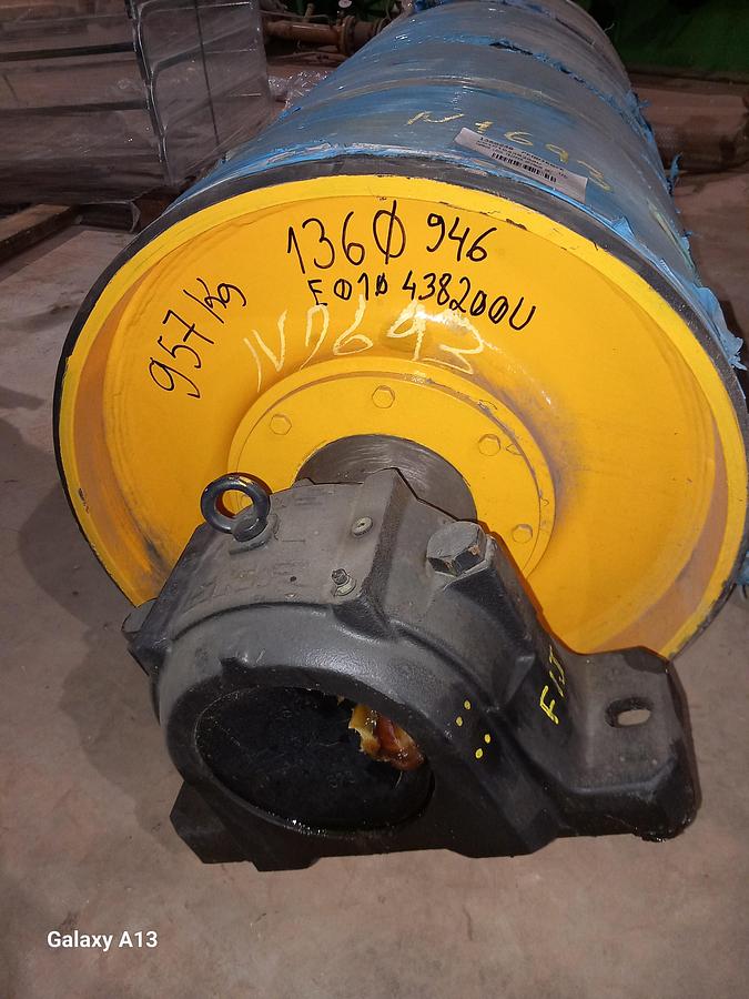 Used Tambor de acionamento com banda de rodagem ranhurada 650 x 1400