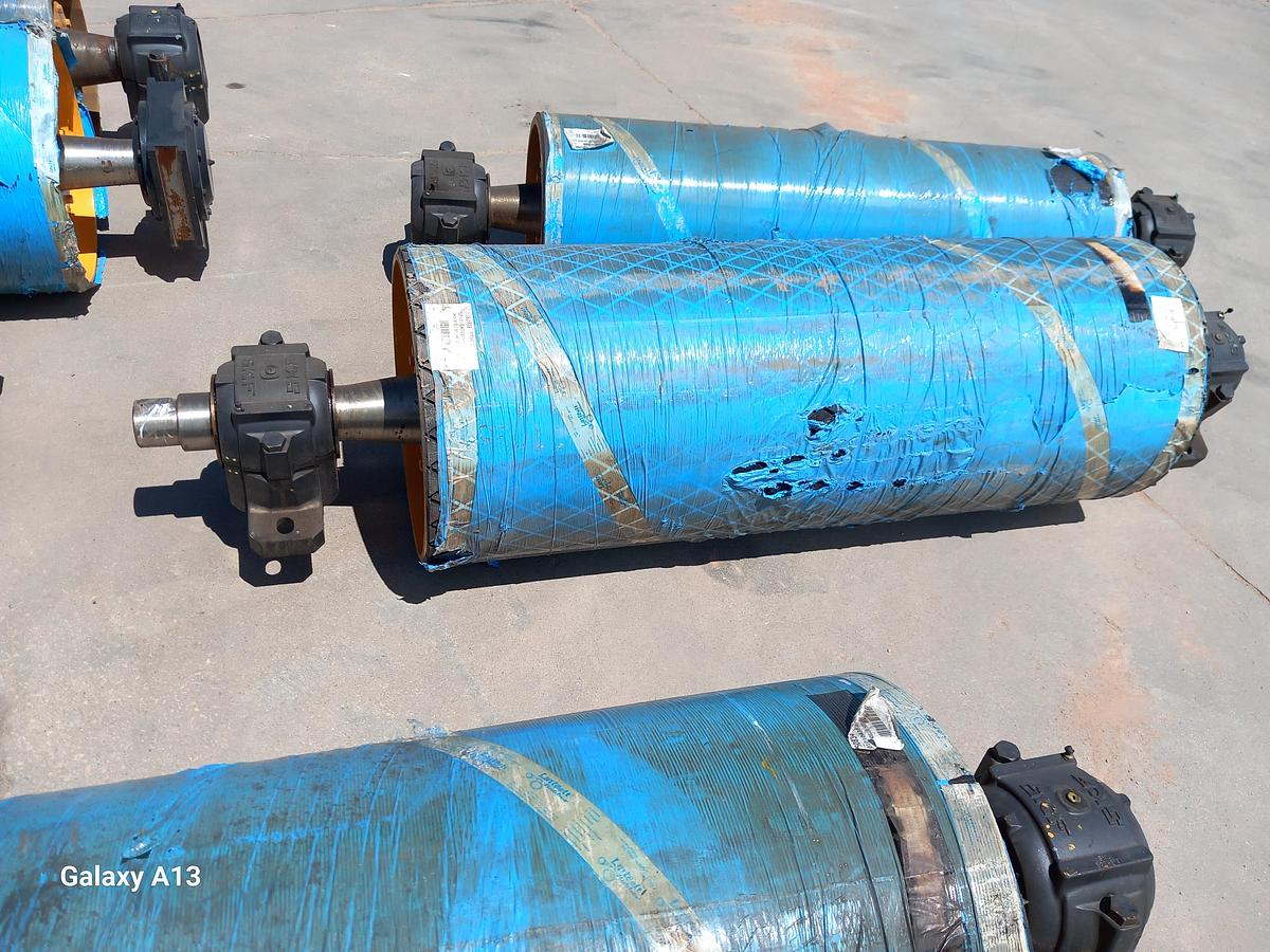 Used Tambor de acionamento com banda de rodagem ranhurada 500 x 1400