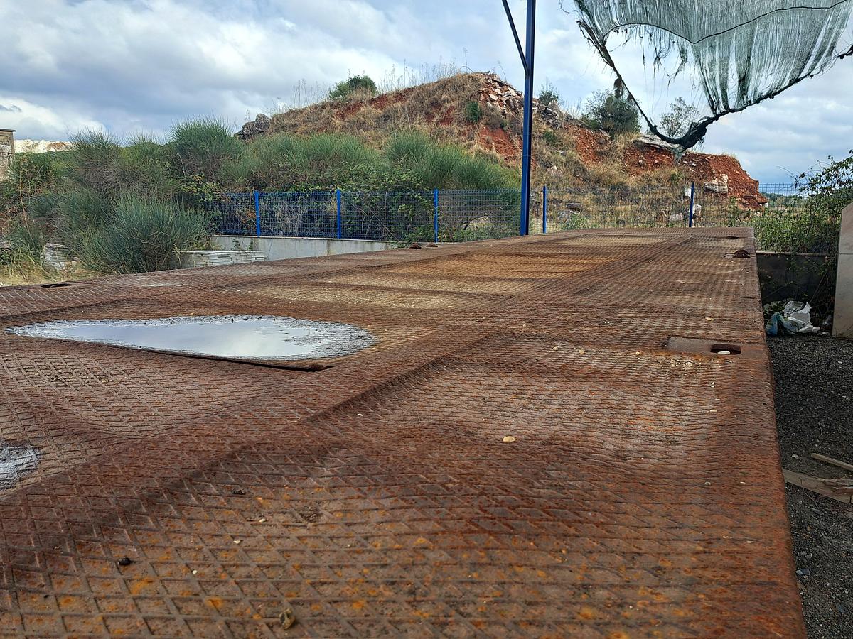 Used Semi reboque JOST E200 - estrado em ferro