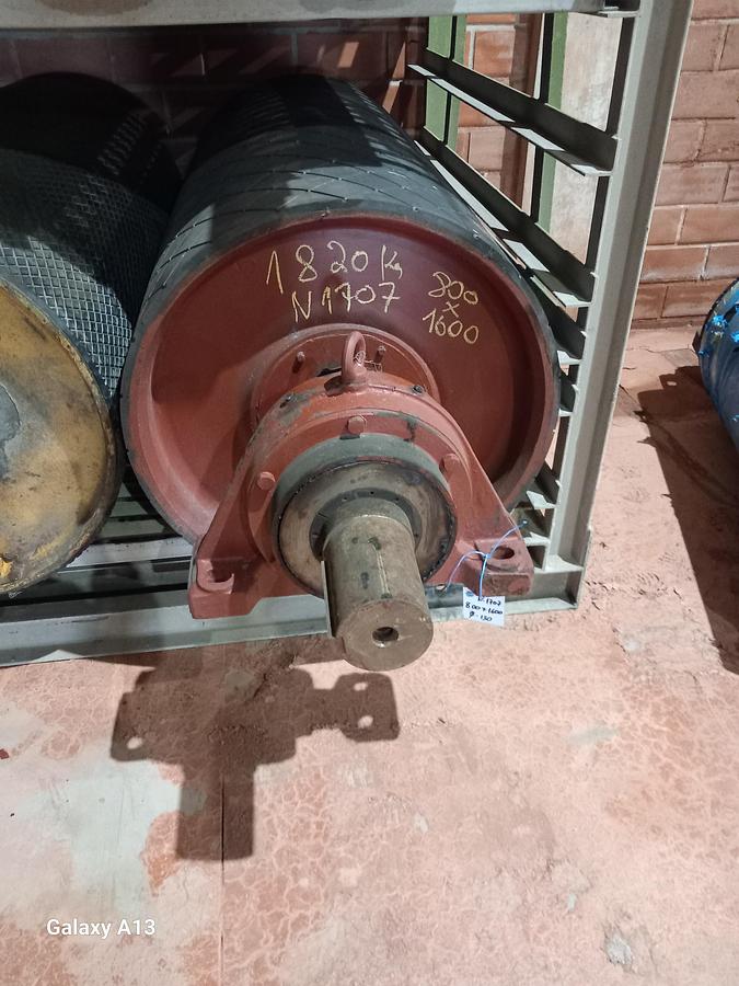 Used Tambor de acionamento com banda de rodagem ranhurada 800 x 1600