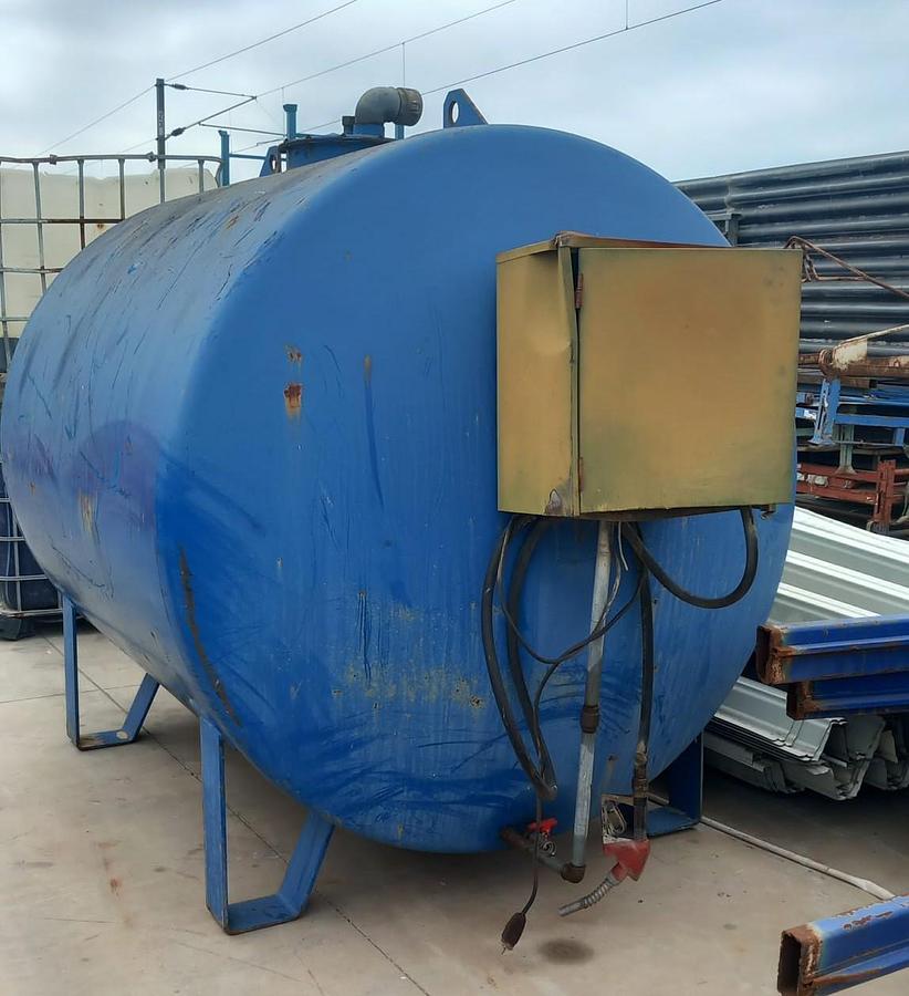 Used Depósito de combustível de 10 mil litros com bomba