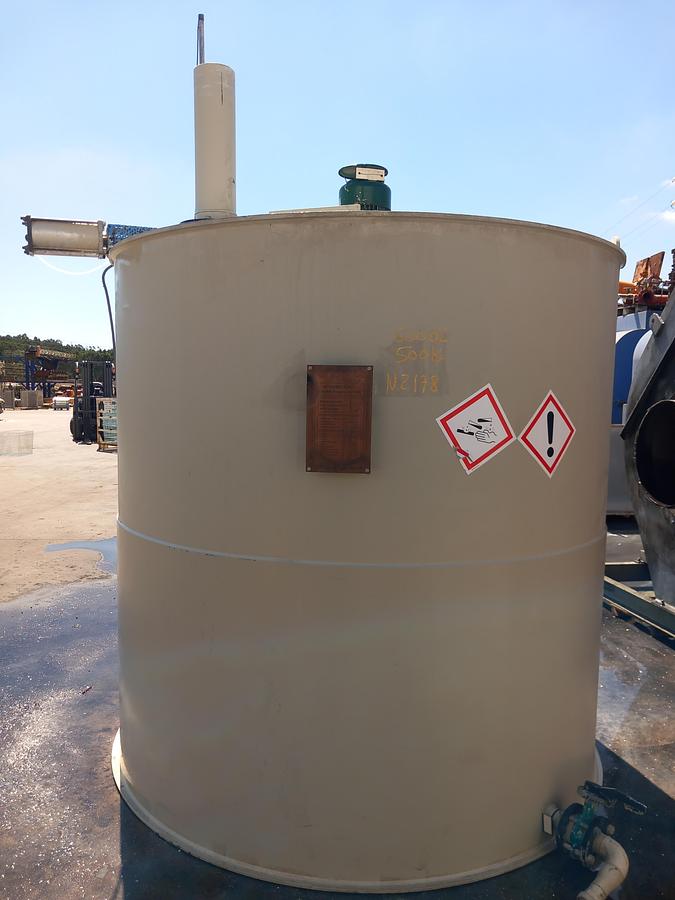 Used Deposito de plástico 6000 litros c/misturador