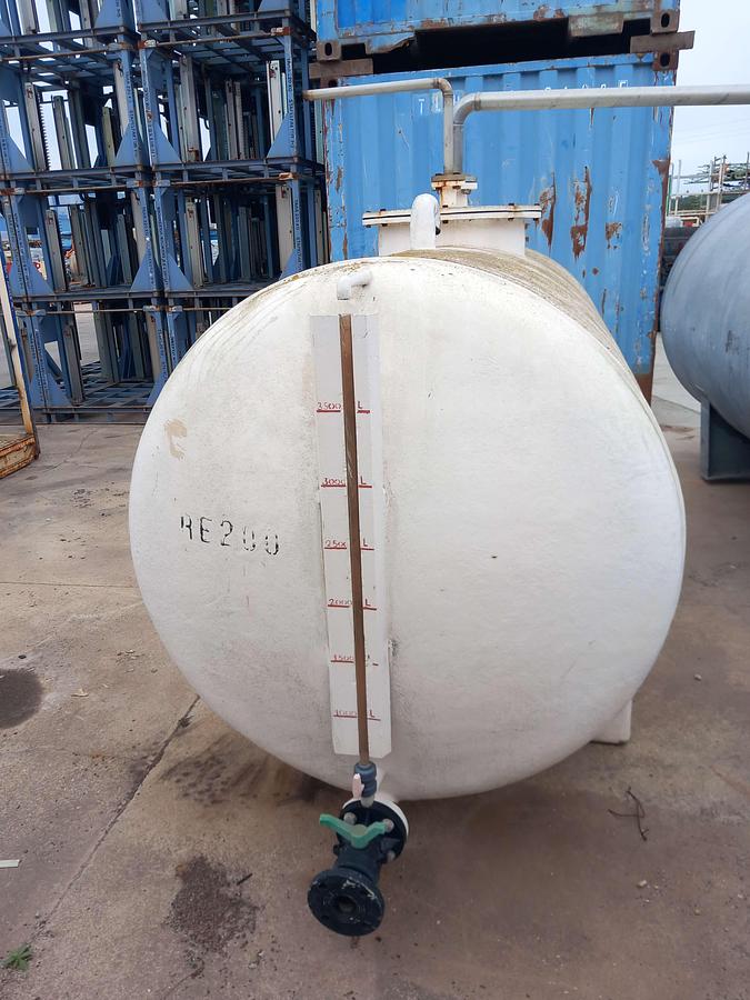 Used Reservatório de fibra de 4000 litros