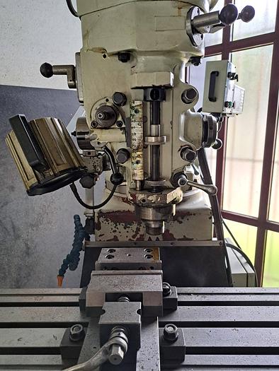 Used Fresadora universal AVEMAX