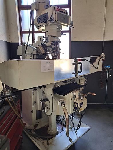 Used Fresadora universal AVEMAX