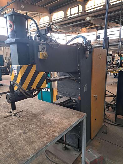 Used Máquina de soldar por pontos ARO 2210C 