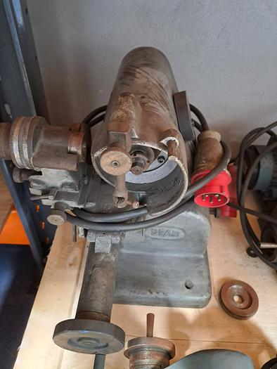 Usado Máquina de afiar ferramentas universal