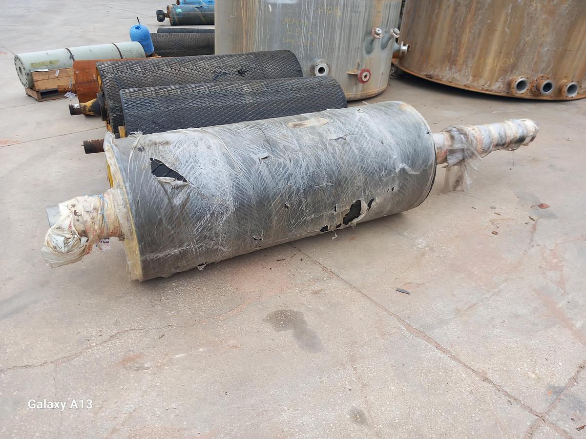 Used Tambor de acionamento com banda de rodagem ranhurada 650 x 1600