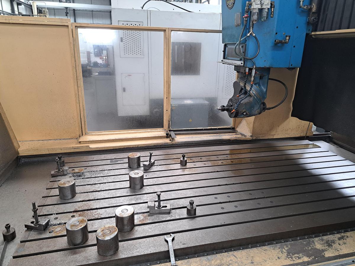 Used Fresadora vertical LGB PFCNC23011