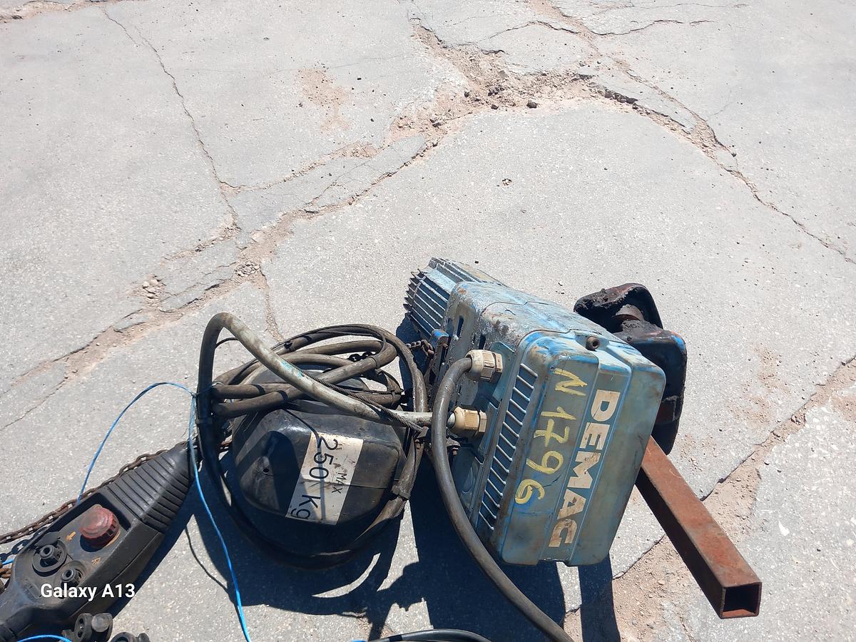 Used Guincho Demag DKUN 1-125K VI de 0,25 Tn