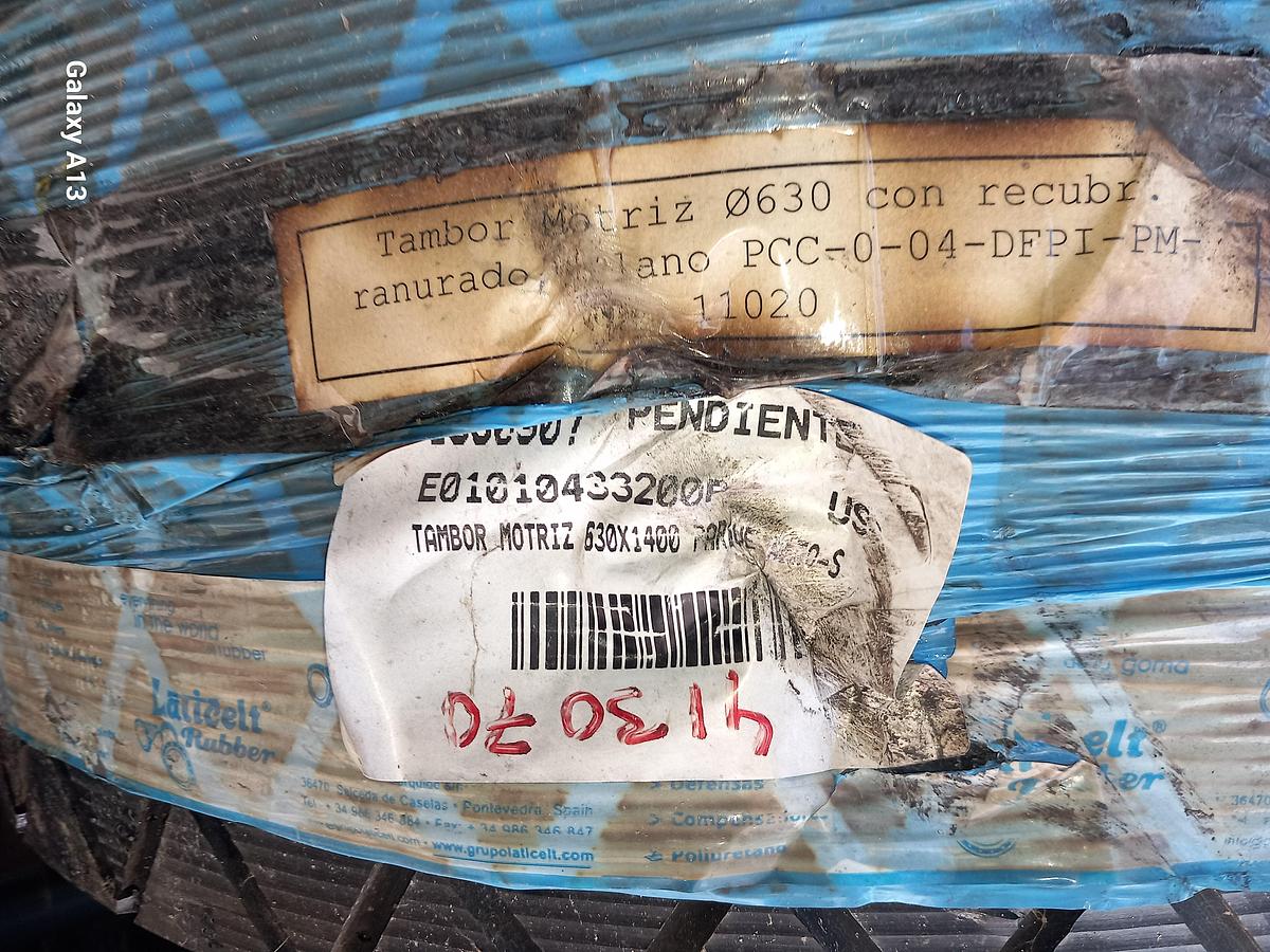 Used Tambor de acionamento com banda de rodagem ranhurada 630 x 1400