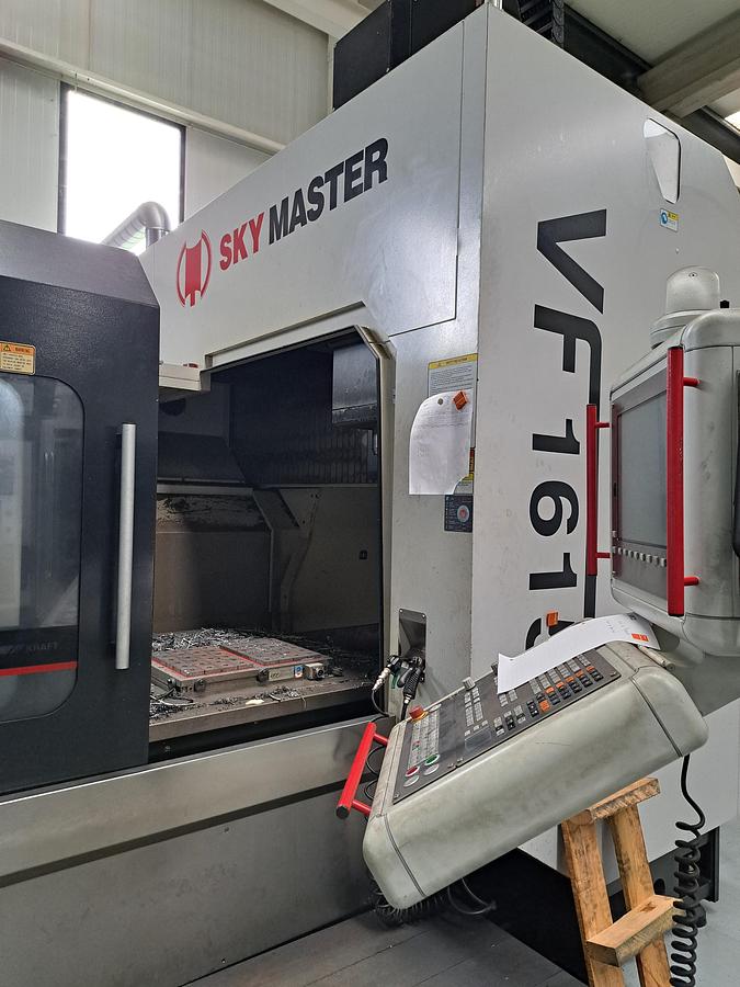 Used 2017 Centro de maquinação Sky Master VF1615