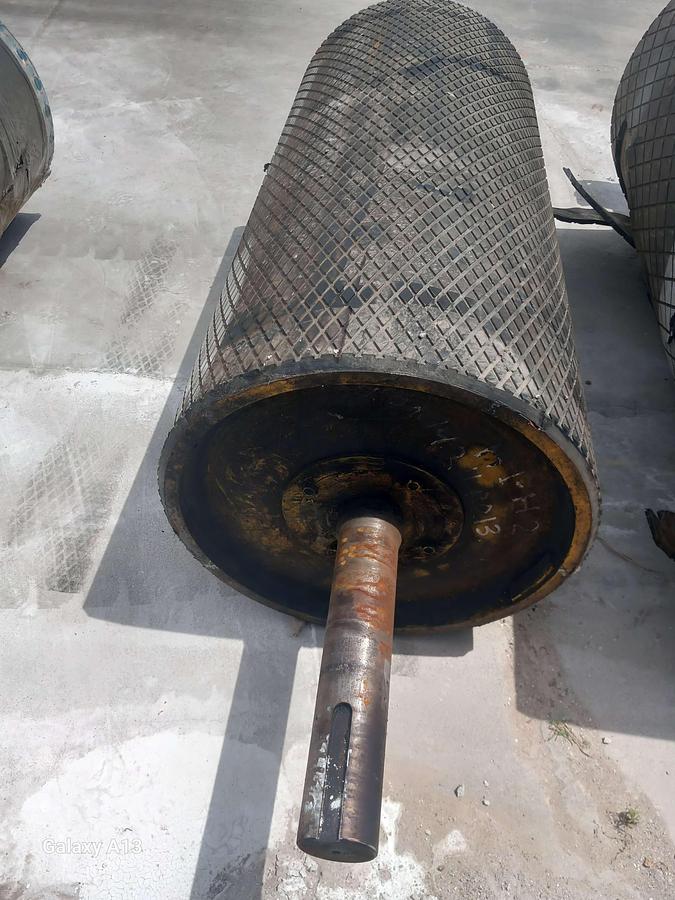 Used Tambor de acionamento emborrachado nervurado 630 x 1400 