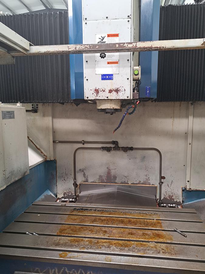 Used Centro de maquinação AWEA VP1050