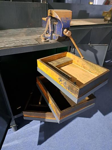 Usado Bancada de trabalho com torno