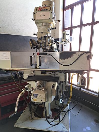 Used Fresadora universal AVEMAX