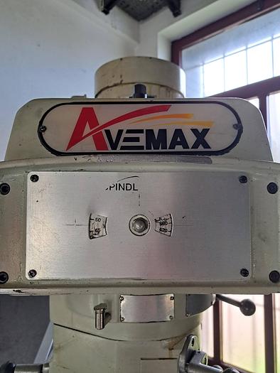 Used Fresadora universal AVEMAX