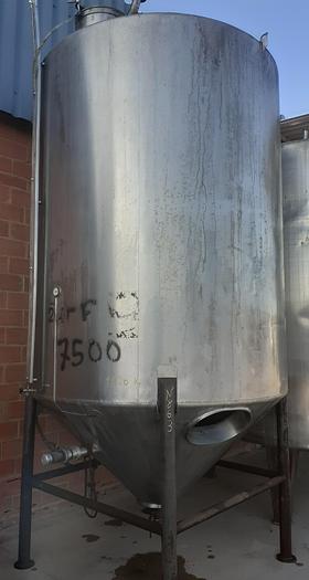 Usado Reservatório de inox de 7500 Lt isotérmico com misturador