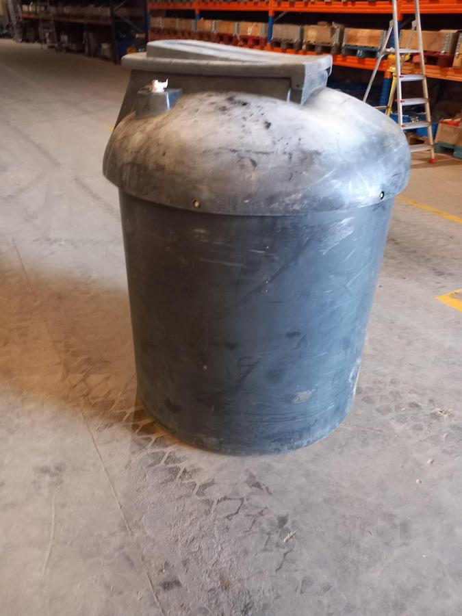 Used Reservatorio para oleos 1000 l.
