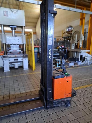 Used Staker elétrico Toyota