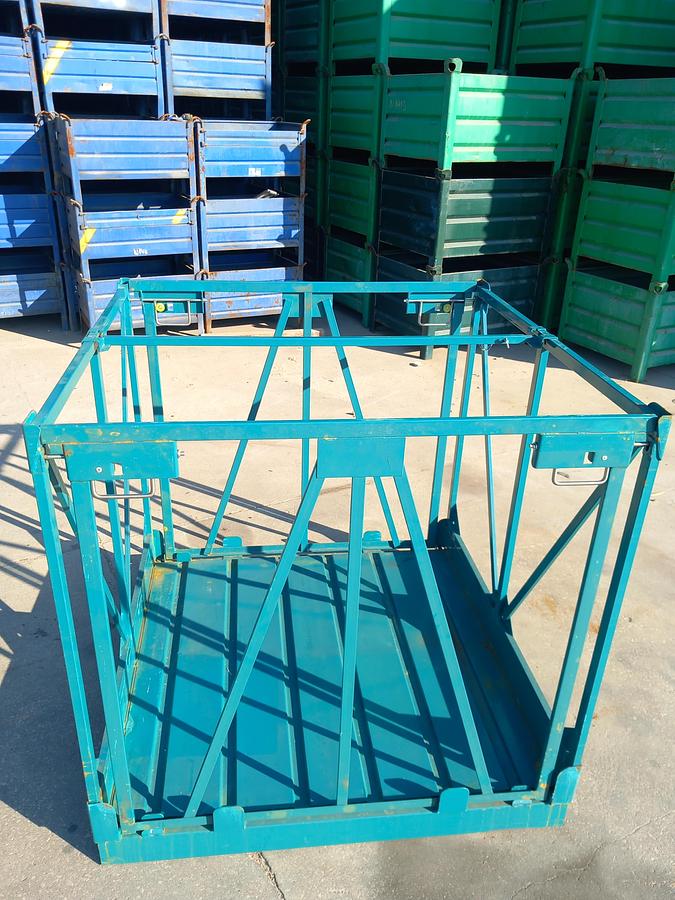 Used Contentores / Racks empilháveis