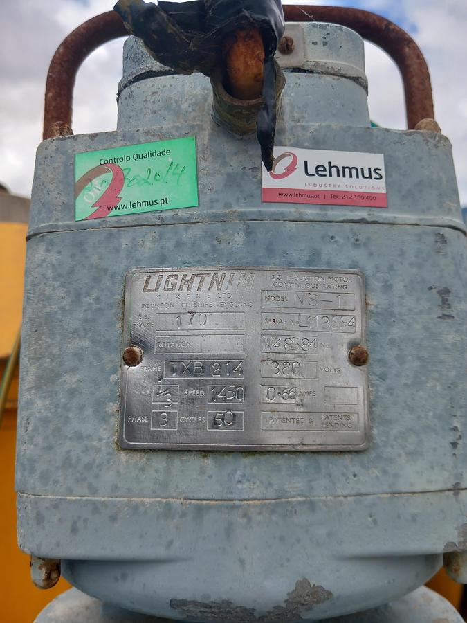 Used Depósito de inox com misturador